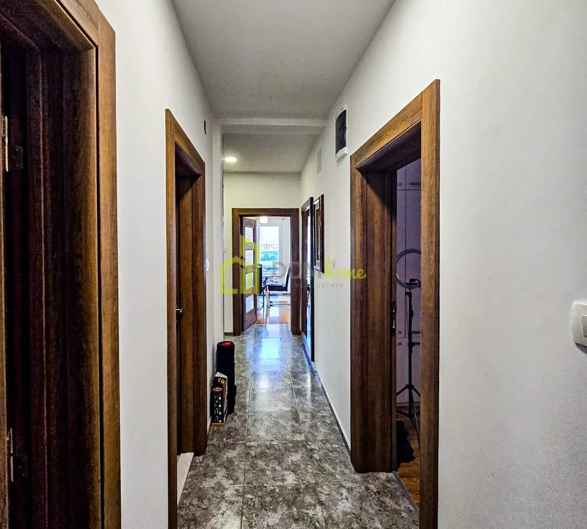 Sale, house, 216m², Blok 6, Podgorica