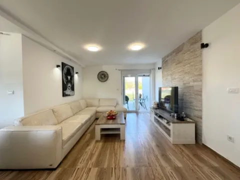 Izdavanje, kuća, 170m², Zagorič, Podgorica - image 7