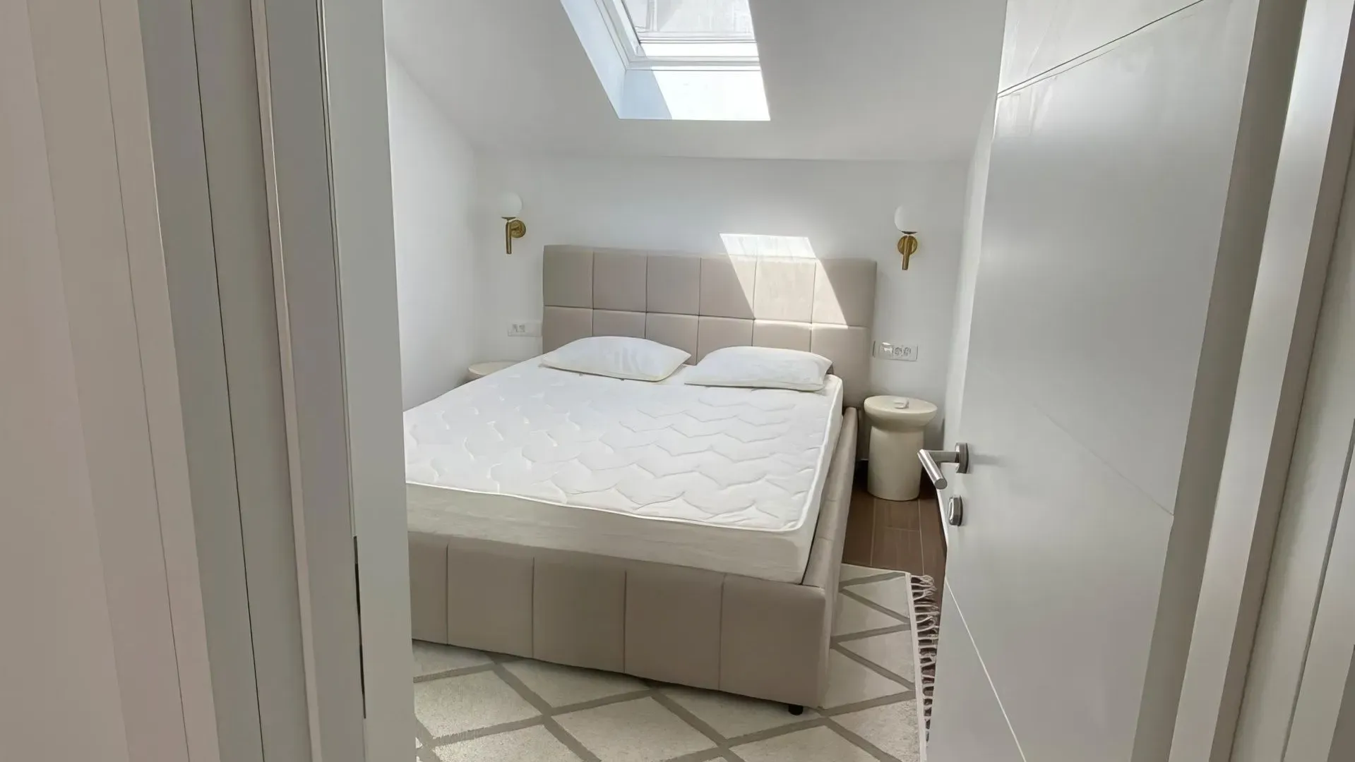 Izdavanje, trosoban stan, 90m², Zelenika, Herceg Novi