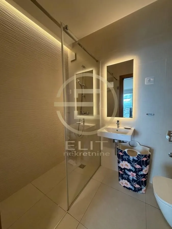 Izdavanje, stan, 43m², Bulevar Evrope, Novi Sad Sve Podlokacije