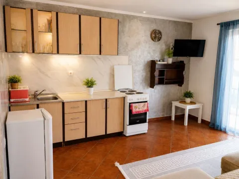 Izdavanje, jednosoban stan, 38m², Baošići, Herceg Novi - image 4