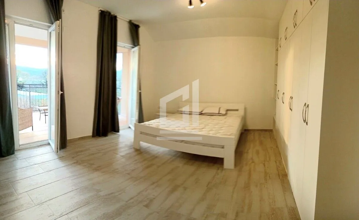 Izdavanje, stan, 100m², Radanovići, Kotor