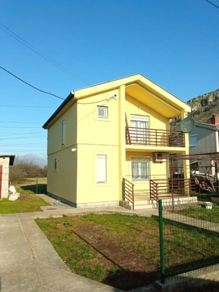Izdavanje, kuća, 105m², Tološi, Podgorica