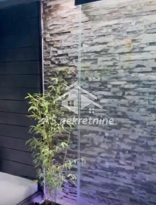Izdavanje, trosoban stan, 105m², Lion, Zvezdara Sve Podlokacije