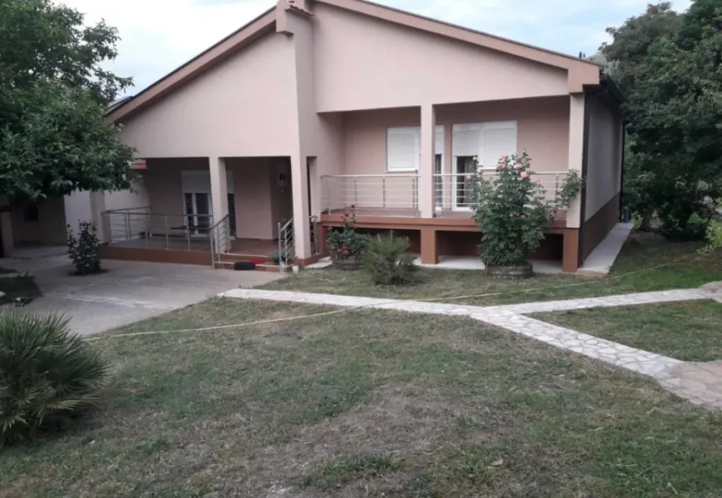 Rent, house, 120m², Kokoti, Podgorica