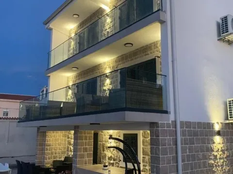 Rent, house, 200m², Luštica, Tivat - image 1