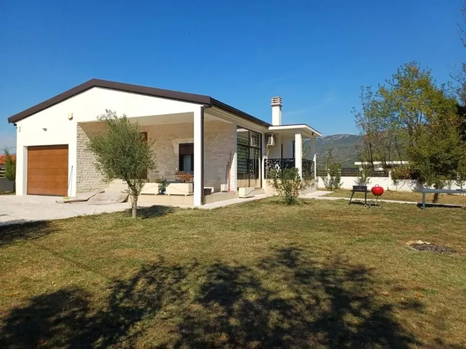 Rent, house, 120m², Velje Brdo, Podgorica