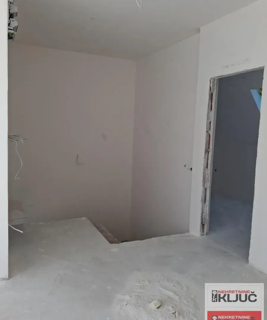 Prodaja, trosoban stan, 85m², Lipov gaj, Novi Sad Sve Podlokacije