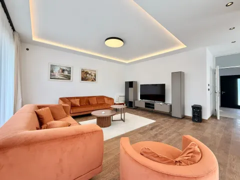 Prodaja, kuća, 220m², Gornja Gorica, Podgorica - image 2