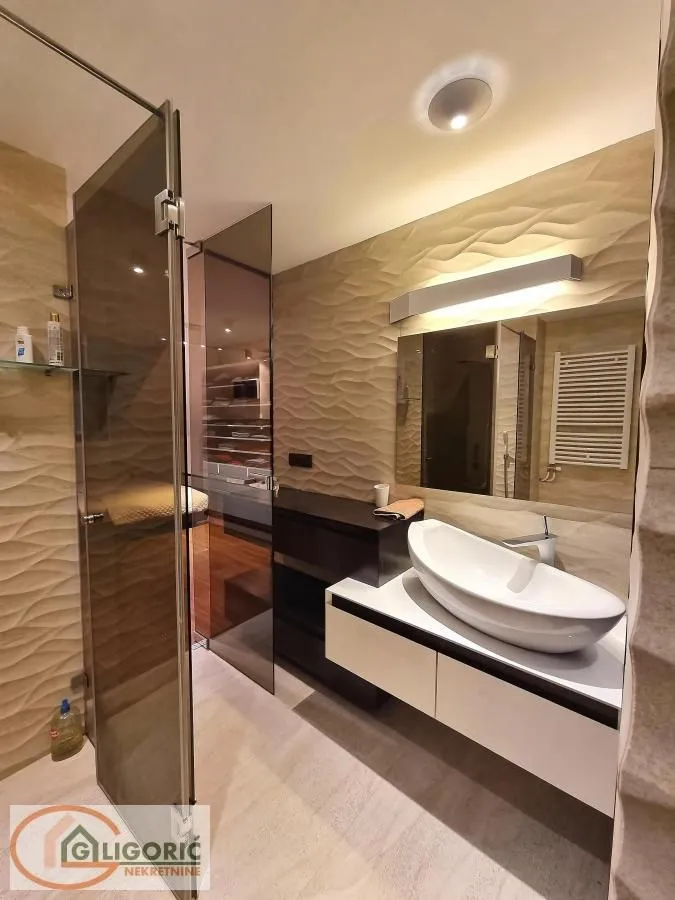 Prodaja, kuća, 305m², Čukarica, Beograd