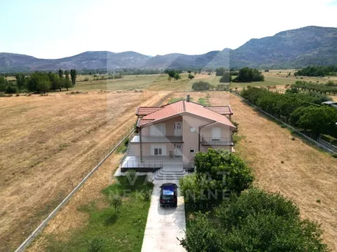 Izdavanje, kuća, 200m², Botun, Podgorica - image 21