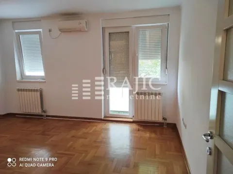 Empty room with parquet flooring, air conditioning and balcony doors. - image 9