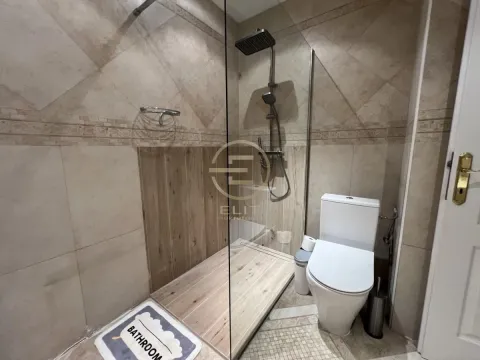 Izdavanje, četvorosoban stan, 130m², Centar, Novi Sad - image 29