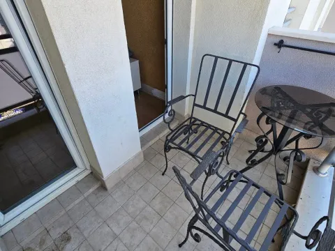 Izdavanje, jednosoban stan, 64m², City Kvart, Podgorica - image 10