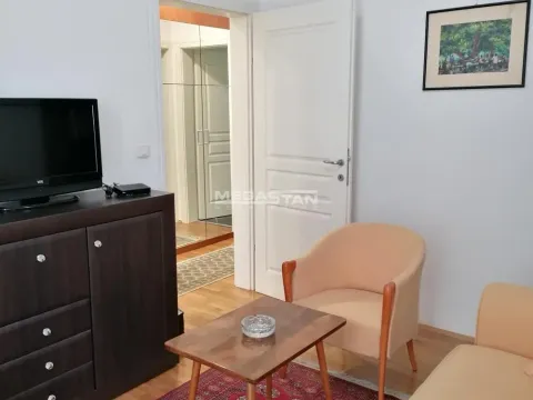Izdavanje, kuća, 140m², Senjak, Beograd - image 7