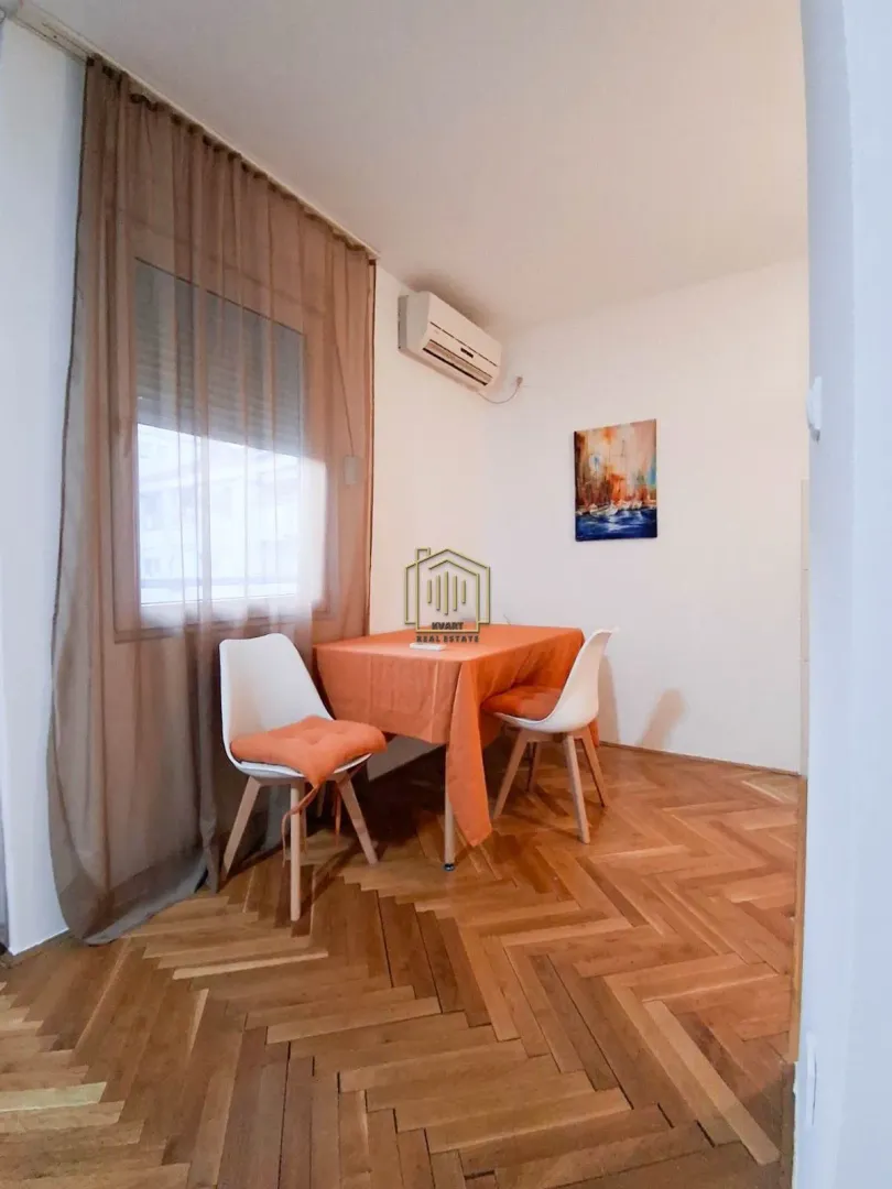 Izdavanje, dvosoban stan, 75m², Blok 9, Podgorica