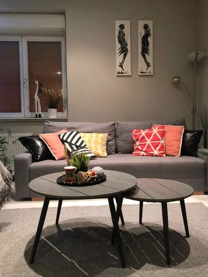 Izdavanje, dvosoban stan, 49m², Centar, Novi Sad