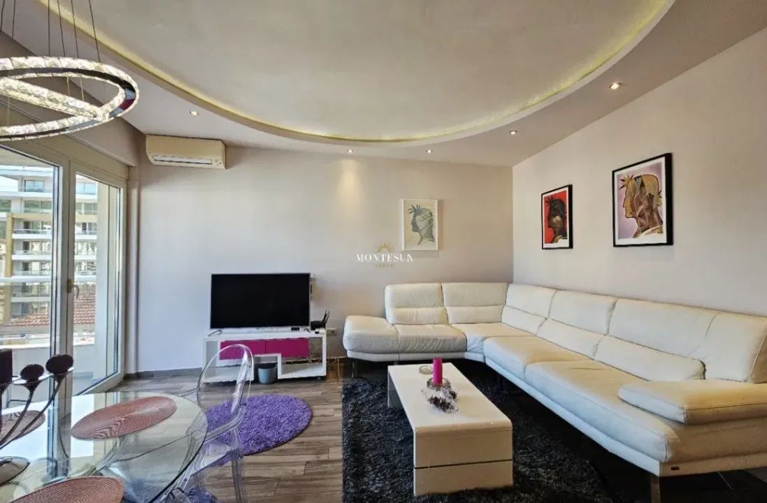 Izdavanje, dvosoban stan, 68m², Centar, Budva