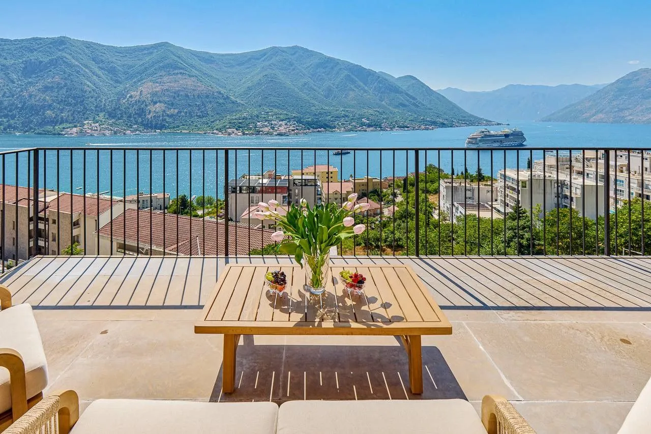 Prodaja, trosoban stan, 158m², Dobrota, Kotor