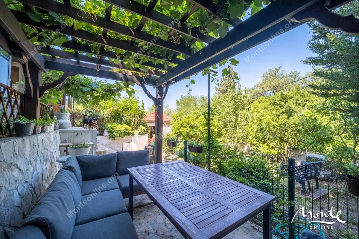 Prodaja, kuća, 130m², Tivat, Crna Gora