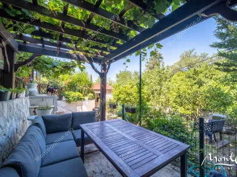 Prodaja, kuća, 130m², Tivat, Crna Gora - image 1