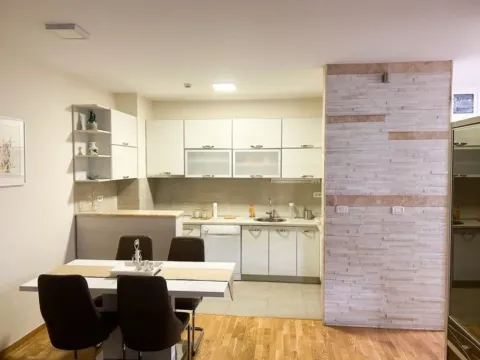 Izdavanje, dvosoban stan, 65m², City Kvart, Podgorica
