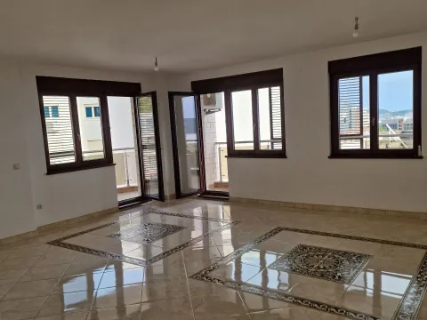 Sale, two bedroom apartment, 120m², Bečići, Budva - image 2