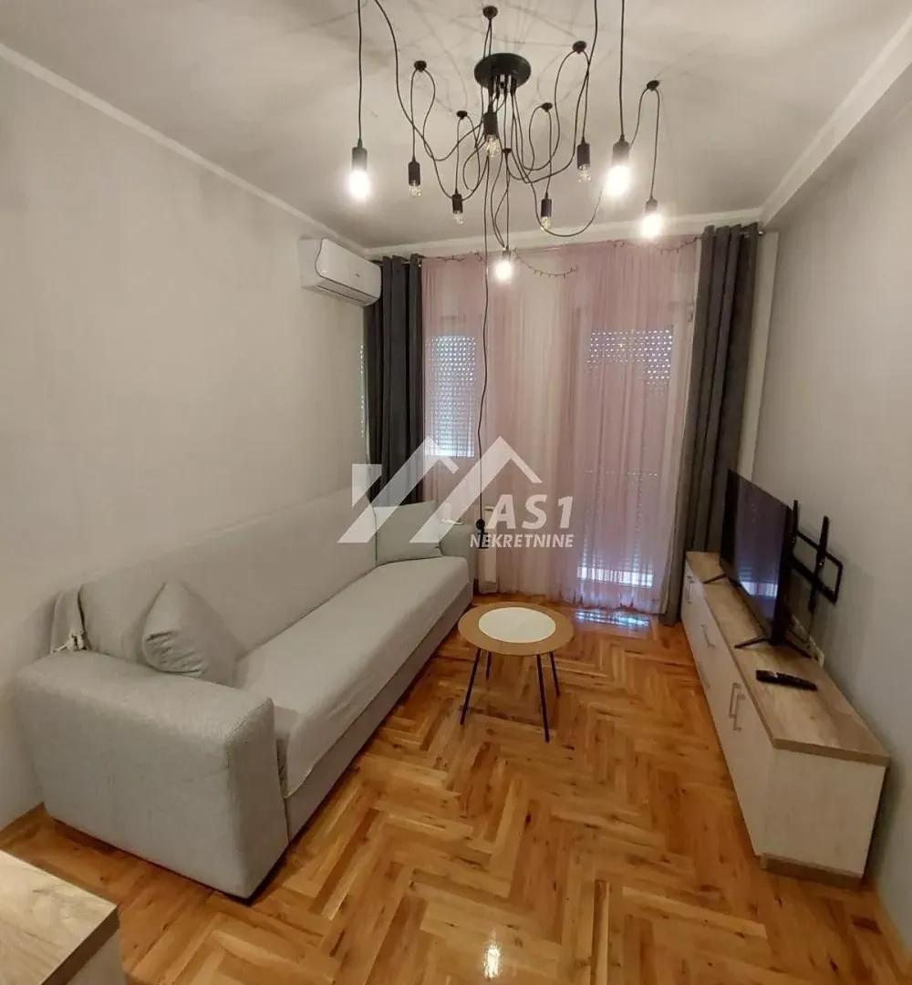 Izdavanje, jednosoban stan, 36m², Bulevar Evrope, Novi Sad Sve Podlokacije