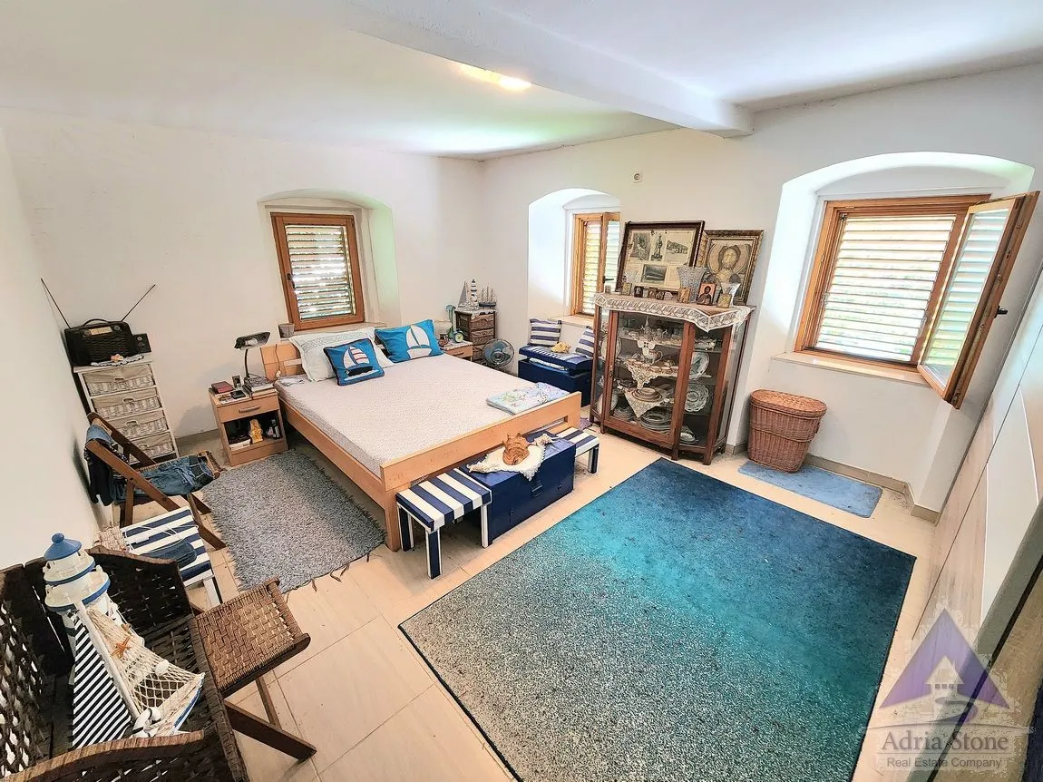 Prodaja, četvorosoban stan, 115m², Škaljari, Kotor