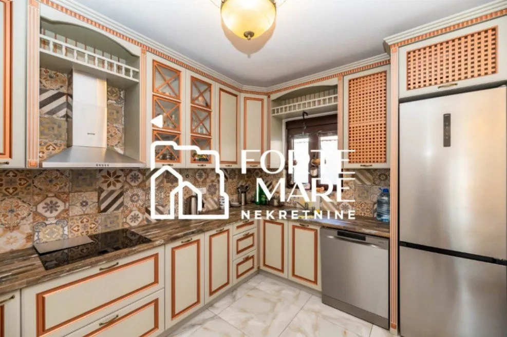 Prodaja, kuća, 230m², Igalo-Petlja, Herceg Novi