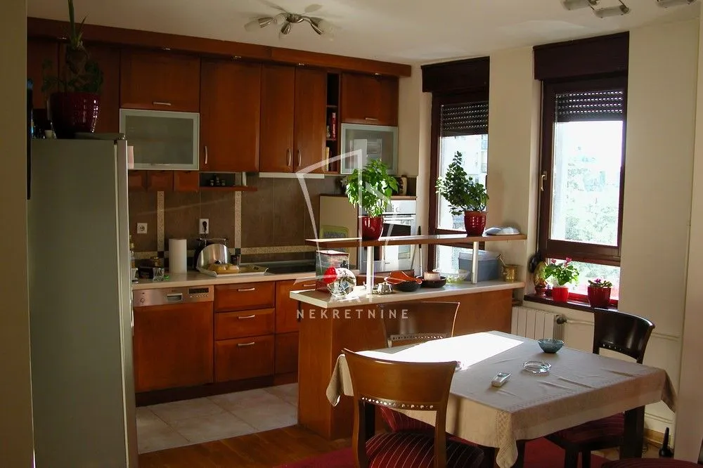 Prodaja, četvorosoban stan, 109m², Crveni Krst, Beograd