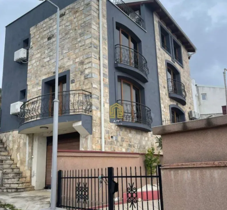 Sale, house, 277m², Bečići, Budva