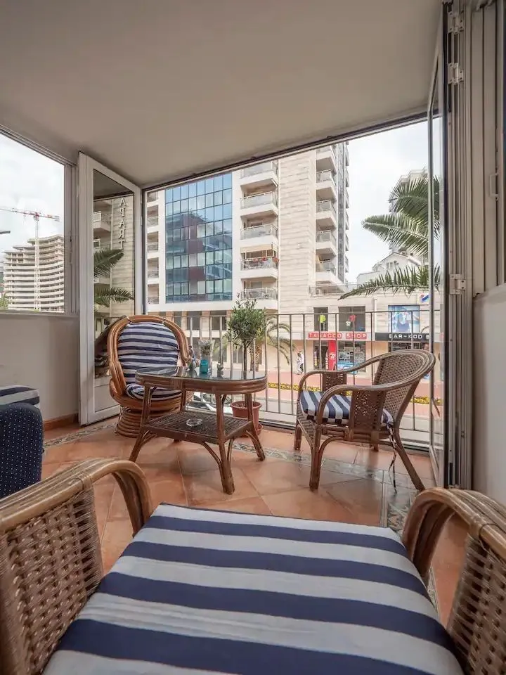 Izdavanje, dvosoban stan, 100m², Budva, Crna Gora