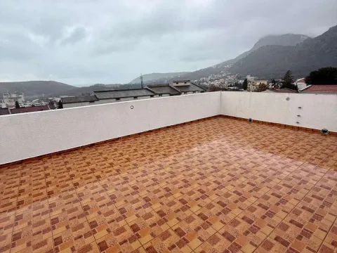 Rent, three bedroom apartment, 140m², Sutomore, Bar - image 8