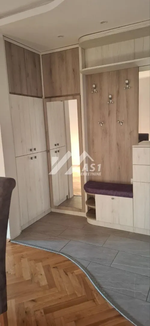 Izdavanje, dvosoban stan, 46m², Centar, Novi Sad
