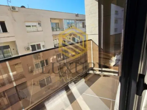 Izdavanje, jednosoban stan, 45m², Centar, Podgorica