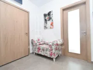 Izdavanje, trosoban stan, 93m2, Master Kvart, Podgorica