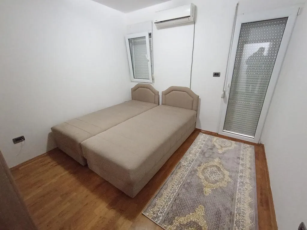 Izdavanje, trosoban stan, 90m², Podgorica, Crna Gora