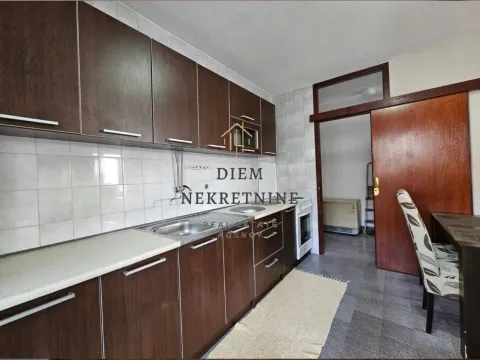 Rent, one bedroom apartment, 60m², Centar, Bar - image 11