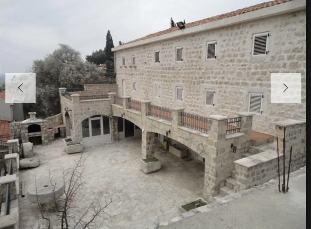 Izdavanje, kuća, 443m², Reževići, Budva