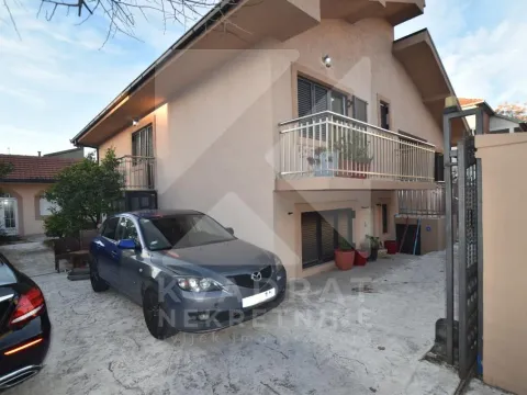 Rent, house, 128m², Stari Aerodrom, Podgorica - image 1