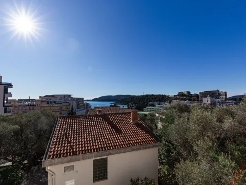 Izdavanje, dvosoban stan, 50m², Bečići, Budva - image 17