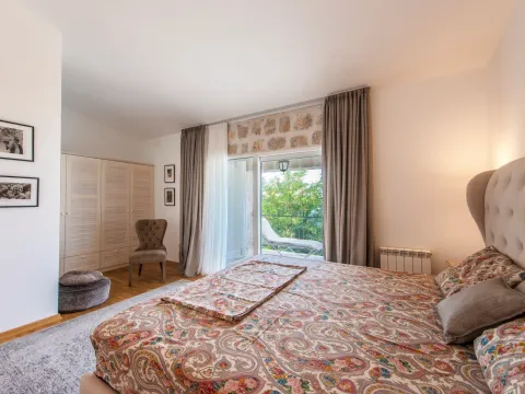 Izdavanje, kuća, 350m², Budva, Crna Gora - image 19