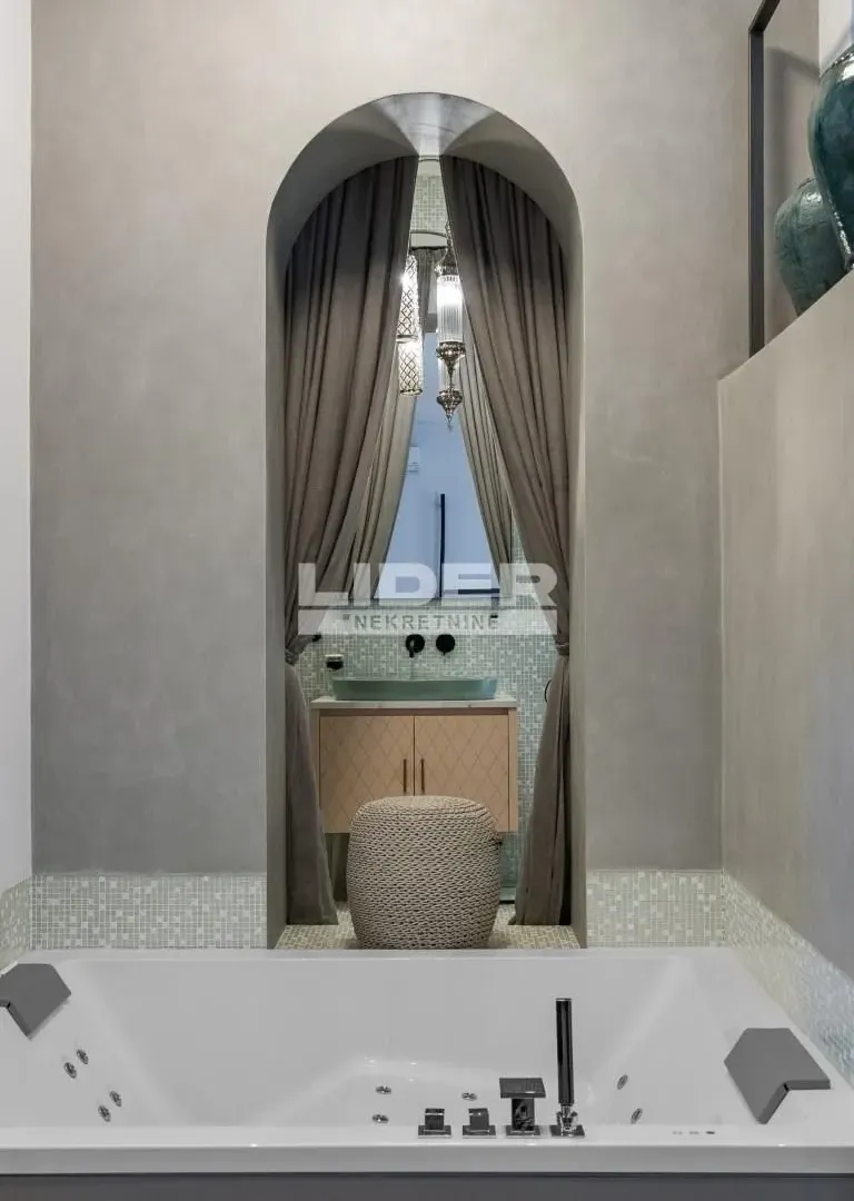 Prodaja, dvosoban stan, 96m², Stari Grad, Beograd