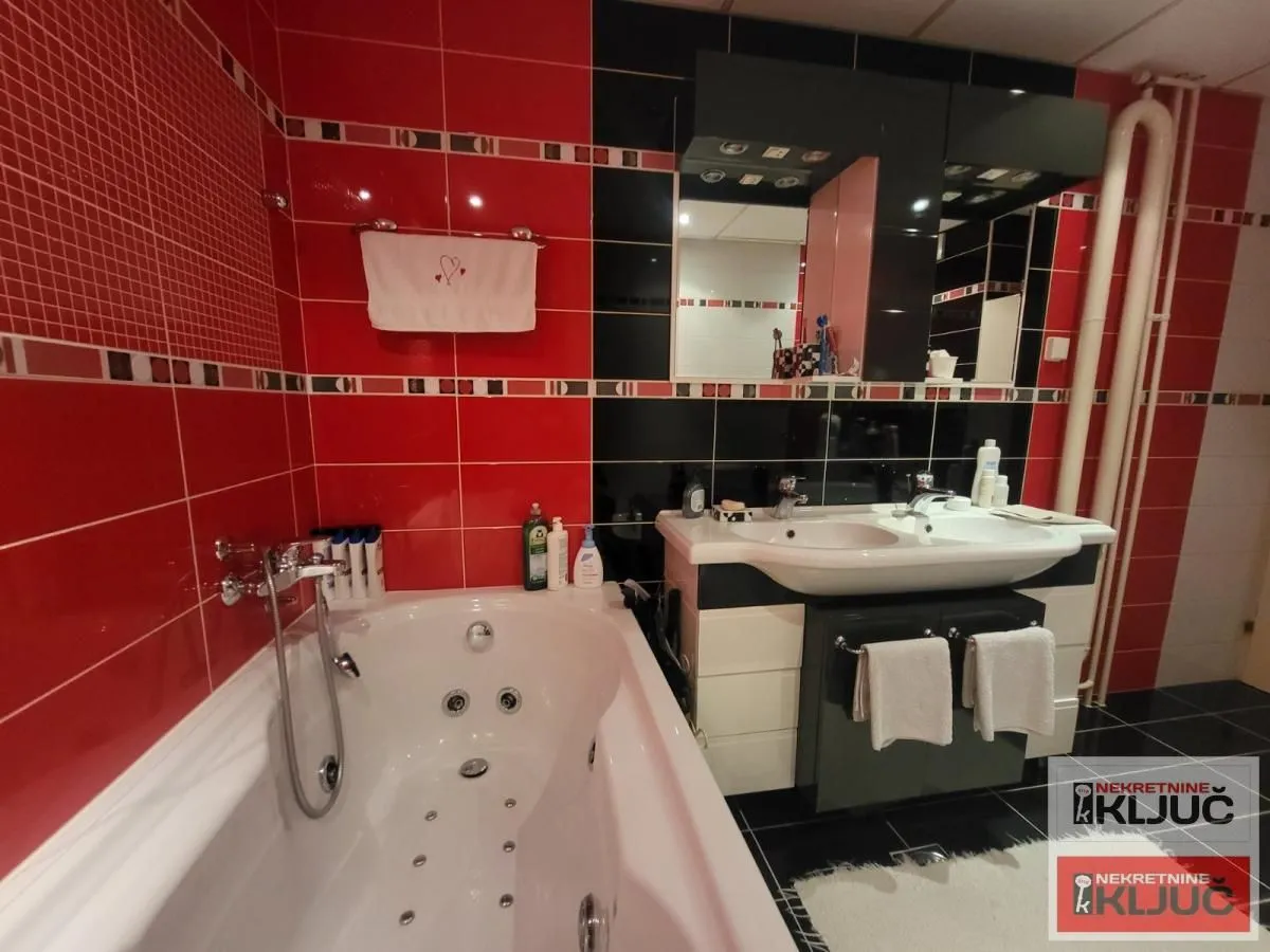 Prodaja, četvorosoban stan, 120m², Novo naselje, Novi Sad