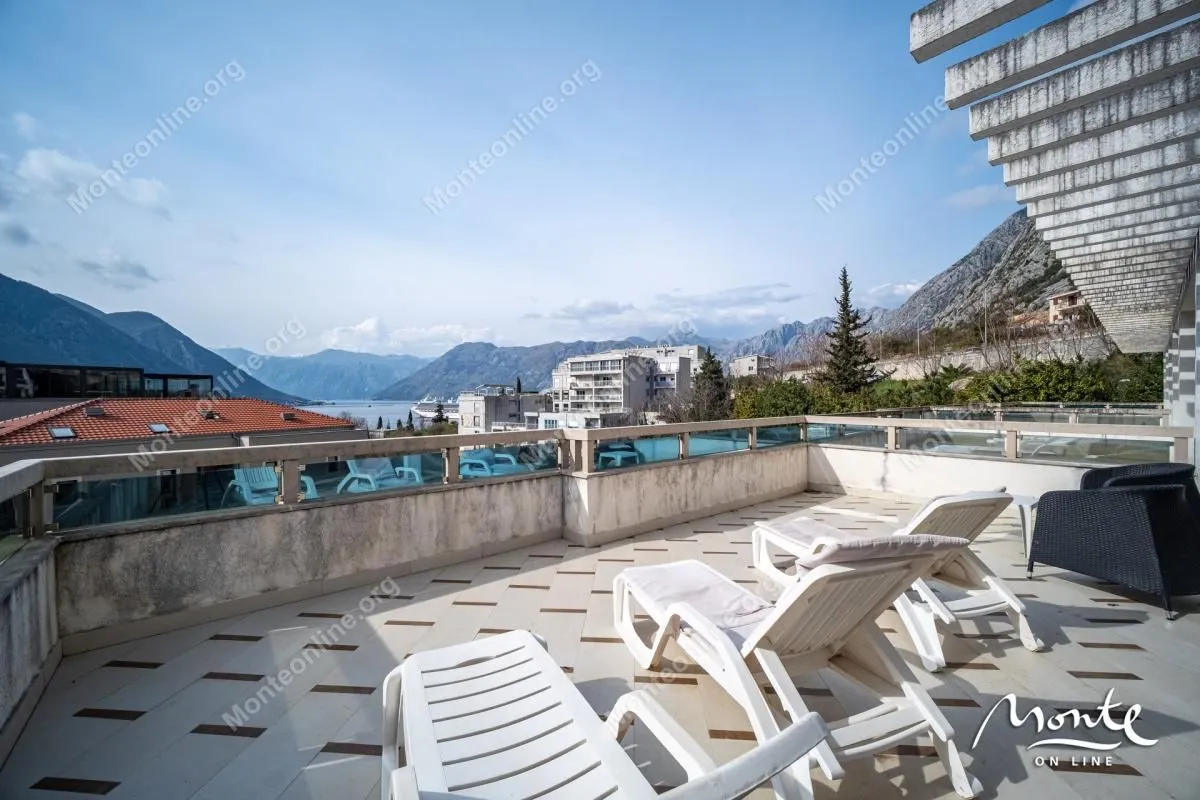 Sale, one bedroom apartment, 56m², Dobrota, Kotor