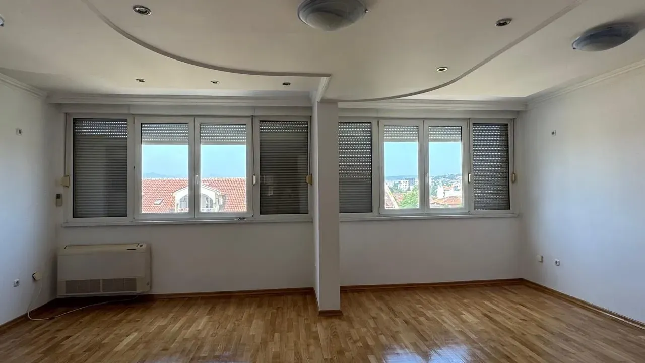 Prodaja, dvosoban stan, 84m², Autobuska stanica, Podgorica