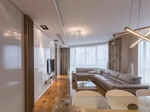 Prodaja, trosoban stan, 120m², Bulevar patrijarha Pavla, Novi Sad Sve Podlokacije - image 1