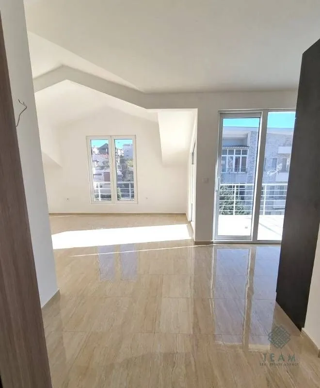 Prodaja, dvosoban stan, 81m², Đenovići, Herceg Novi