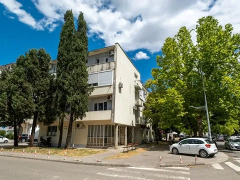 Poslovni prostor in Preko Morače